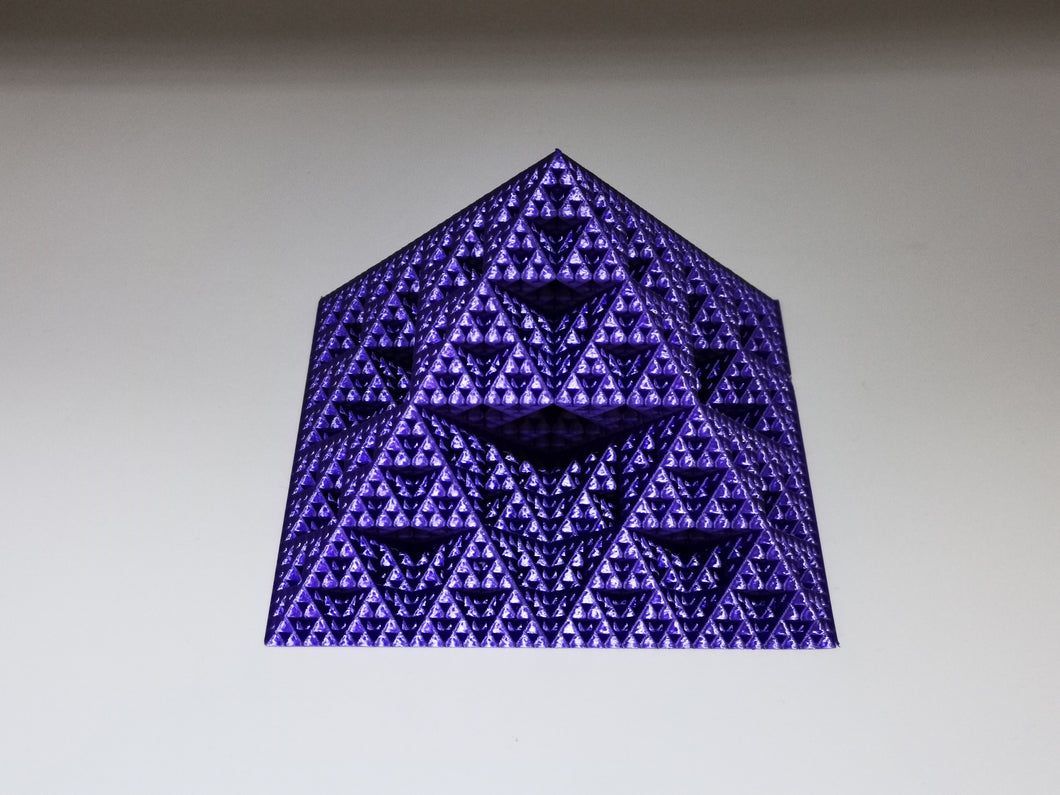 Pyramide triangle de sierpinski structure Fractale