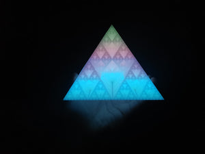 Pyramide triangle de sierpinski Luminous rainbow